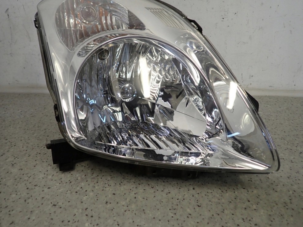SUZUKI SWIFT 05-09 REFLEKTOR PRZEDNI PRAWY LAMPA PRZEDNIA 2/8