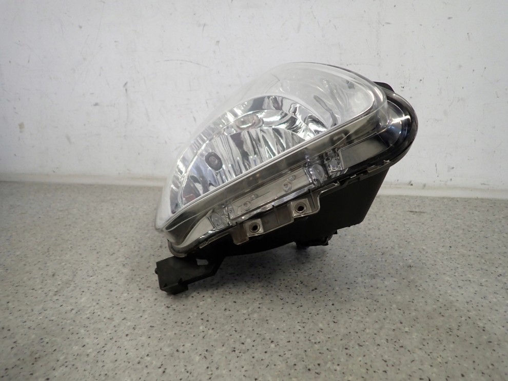 SUZUKI SWIFT 05-09 REFLEKTOR PRZEDNI PRAWY LAMPA PRZEDNIA 7/8