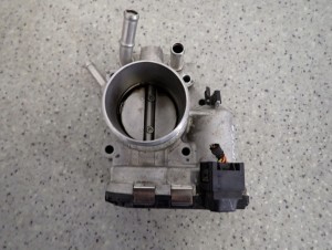 KIA VENGA 09- PRZEPUSTNICA POWIETRZA 1.4 BENZYNA 2/8 MINIATURA