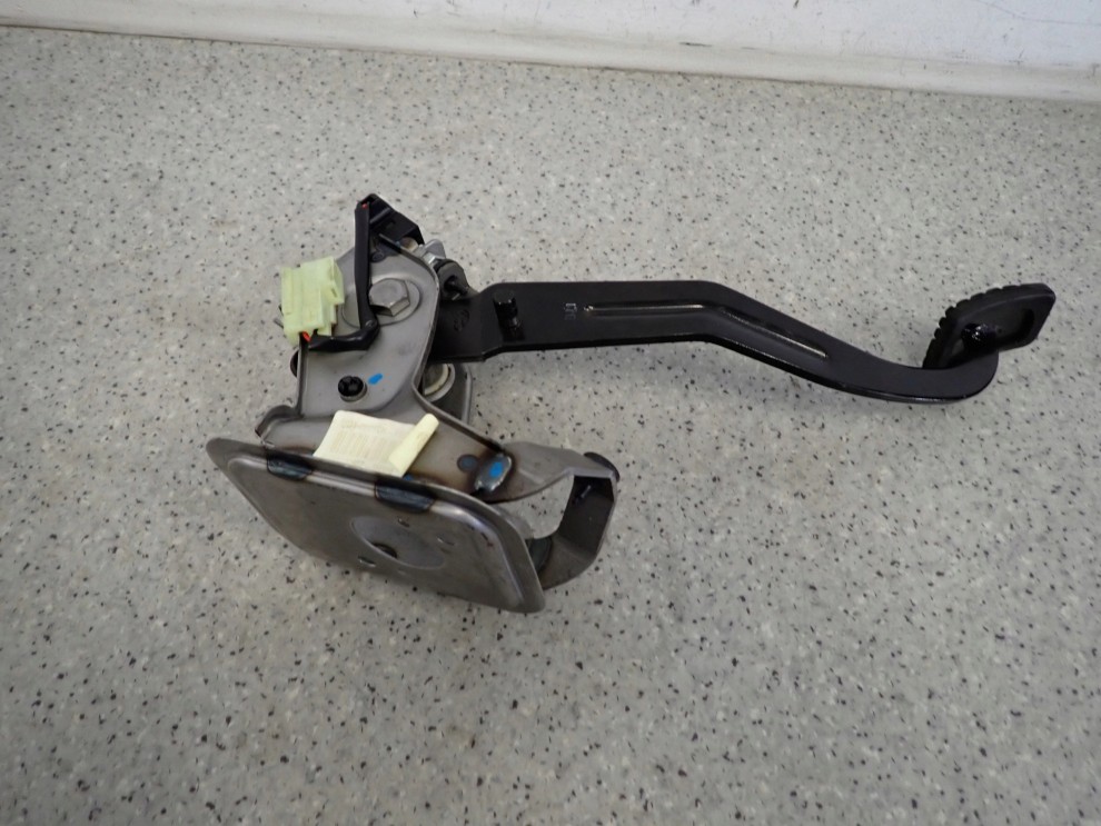 KIA CEED 07-11 PEDAŁ SPRZĘGŁA 7/8