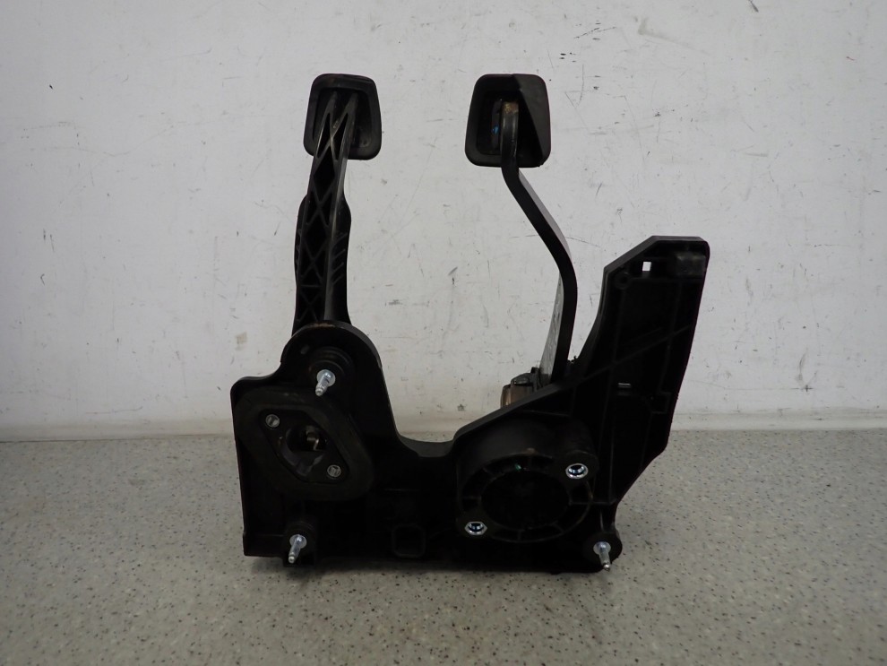 CHEVROLET ORLANDO 1.4T 10- PEDAŁ SPRZĘGŁA HAMULCA KOMPLET 7/8