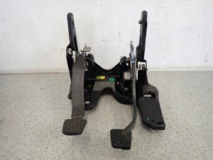 CHEVROLET ORLANDO 1.4T 10- PEDAŁ SPRZĘGŁA HAMULCA KOMPLET 1/8 MINIATURA