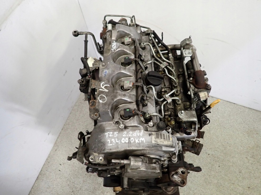 TOYOTA COROLLA VERSO AVENSIS T25 2.2 D4D SILNIK SŁUPEK 2AD 2/10