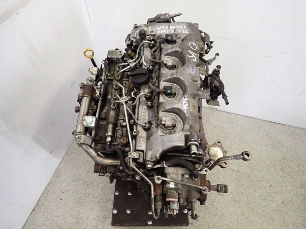 TOYOTA COROLLA VERSO AVENSIS T25 2.2 D4D SILNIK SŁUPEK 2AD 8/10