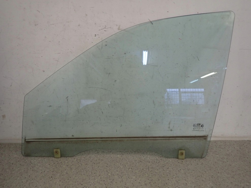 HYUNDAI SANTA FE I 01- SZYBA PRZEDNIA LEWA 1/3