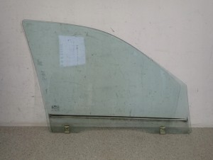 HYUNDAI SANTA FE I 01- SZYBA PRZEDNIA LEWA 3/3 MINIATURA