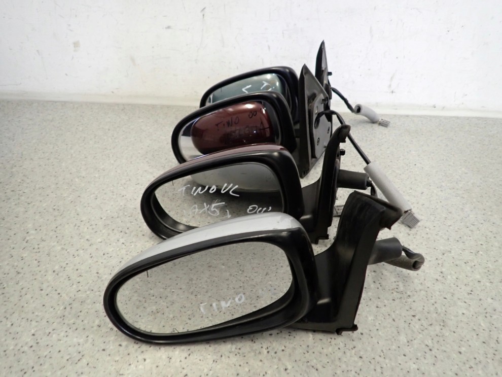 ALMERA TINO 00-06 LUSTERKO LEWE 3 PINY 2/8