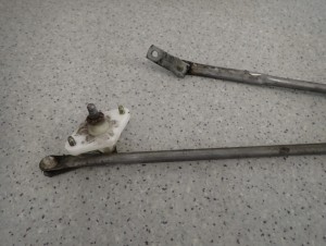 SUZUKI IGNIS 00-03 MECHANIZM WYCIERACZEK 2/4 MINIATURA