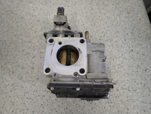 HONDA CIVIC VIII 06- UFO 1.4 BENZYNA PRZEPUSTNICA POWIETRZA 6/8 MINIATURA