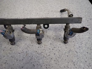 CHEVROLET AVEO T250 1.4i 07- LISTWA WTRYSKOWA WTRYSKIWACZE KOMPLET 3/5 MINIATURA