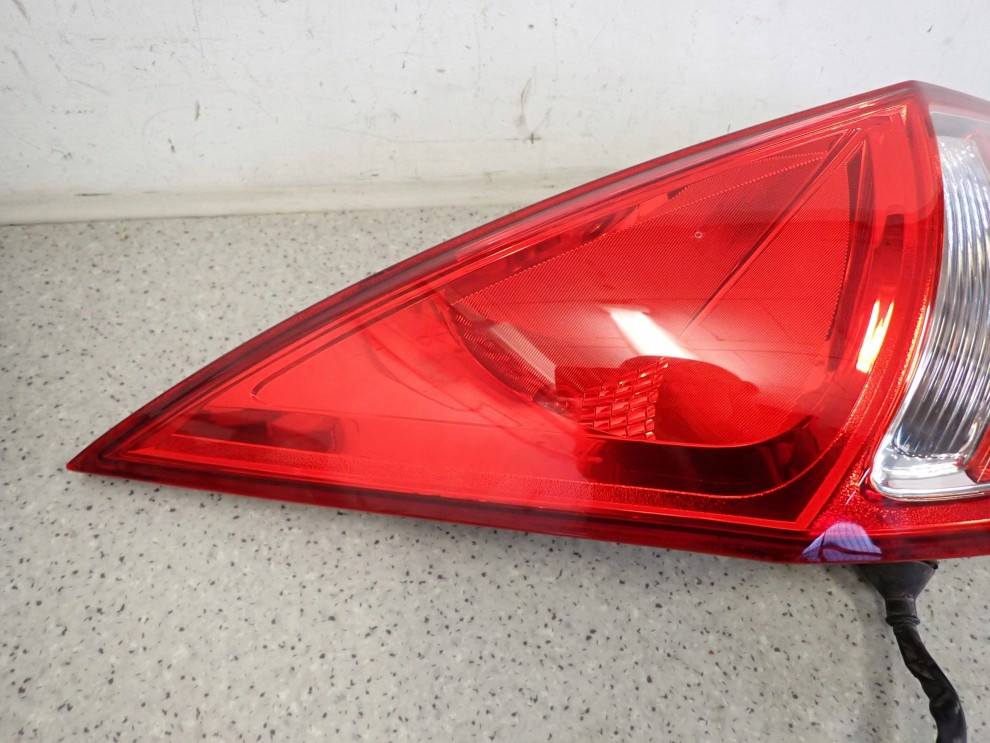 HYUNDAI i30 07-11 HB LAMPA TYLNA LEWA 2/8