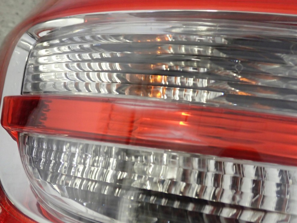 HYUNDAI i30 07-11 HB LAMPA TYLNA LEWA 5/8