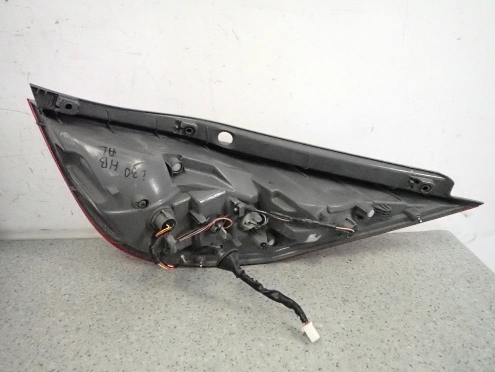 HYUNDAI i30 07-11 HB LAMPA TYLNA LEWA 8/8
