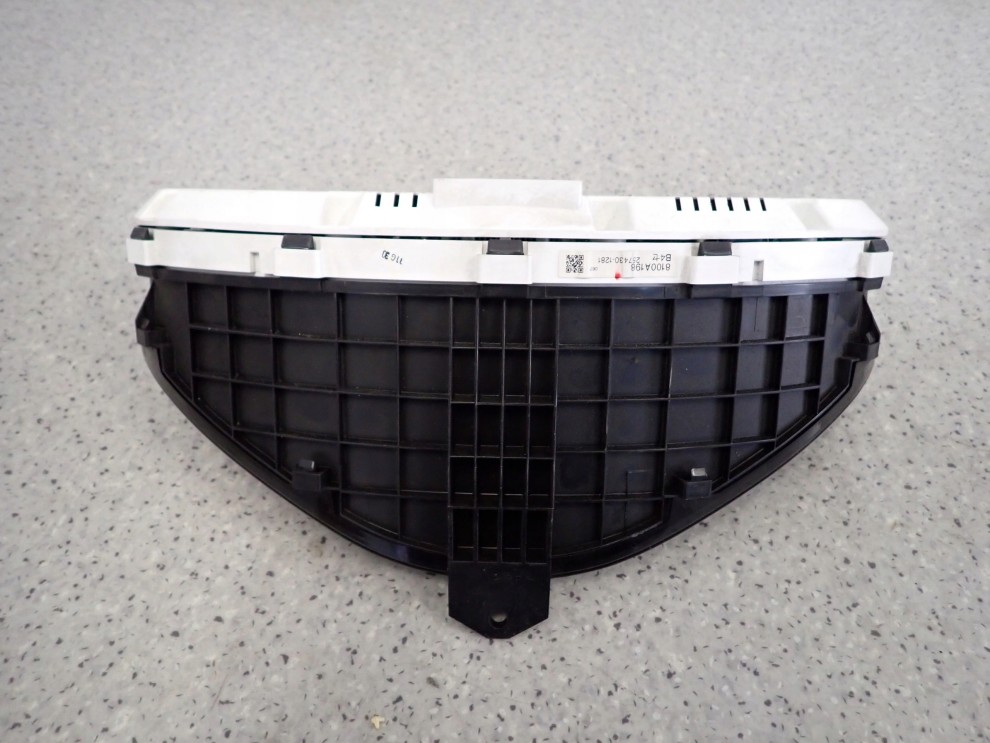 MITSUBISHI GRANDIS 03-11 2.0 DID LICZNIK ZEGARY 4/6