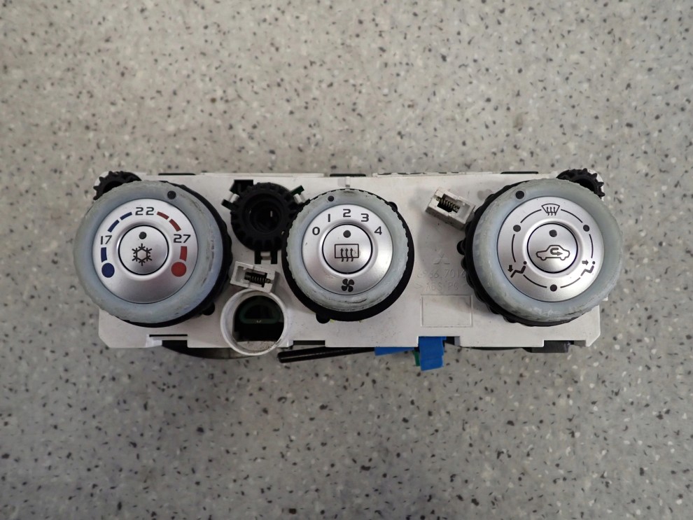 MITSUBISHI COLT 04-08 PANEL STEROWANIA NAWIEWEM 1/6