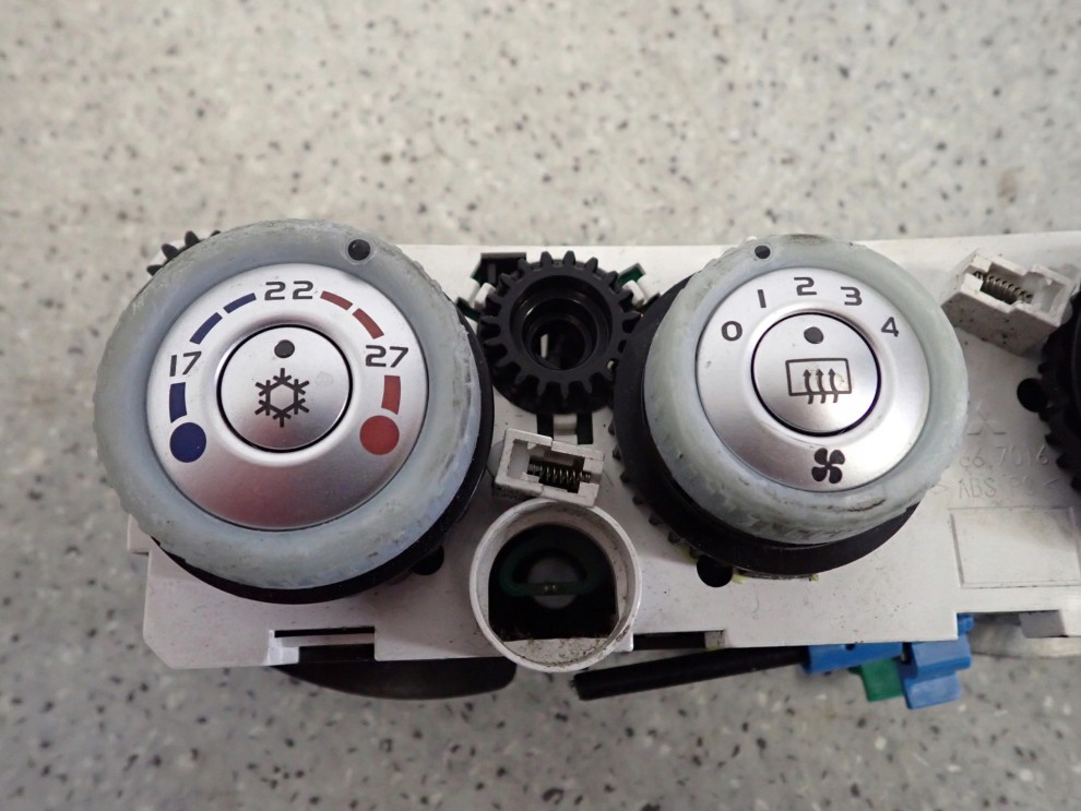 MITSUBISHI COLT 04-08 PANEL STEROWANIA NAWIEWEM 2/6