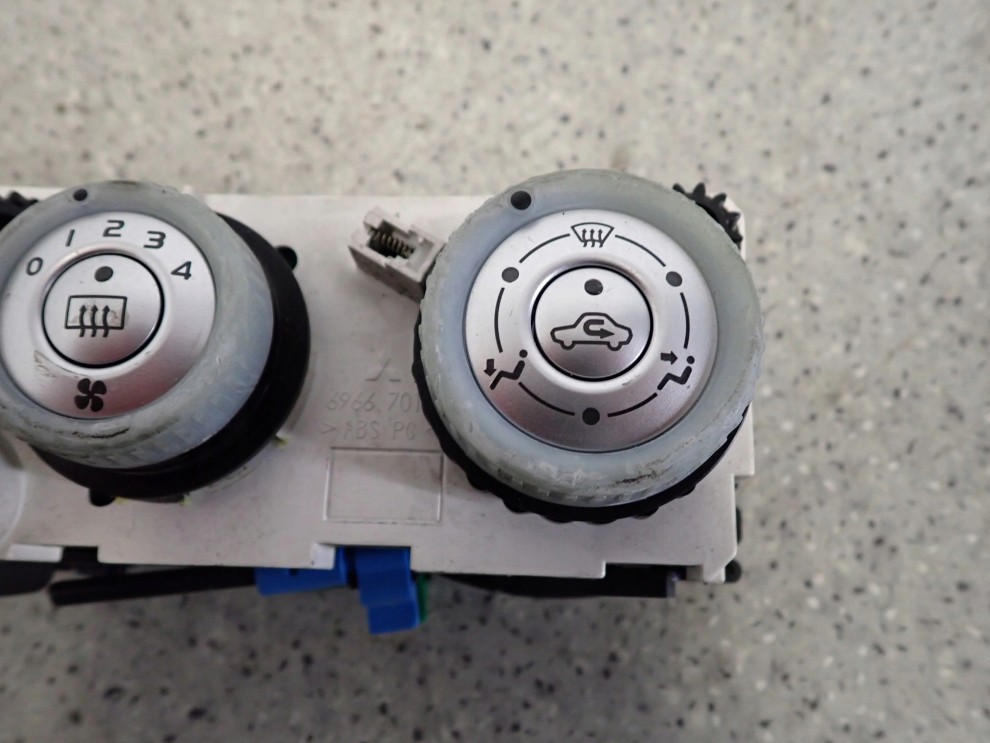 MITSUBISHI COLT 04-08 PANEL STEROWANIA NAWIEWEM 3/6