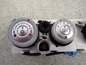 MITSUBISHI COLT 04-08 PANEL STEROWANIA NAWIEWEM 2/6 MINIATURA