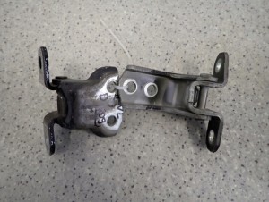 TOYOTA YARIS II 5D 06-12 ZAWIASY DRZWI PRZEDNICH LEWYCH KOMPLET 2/2 MINIATURA