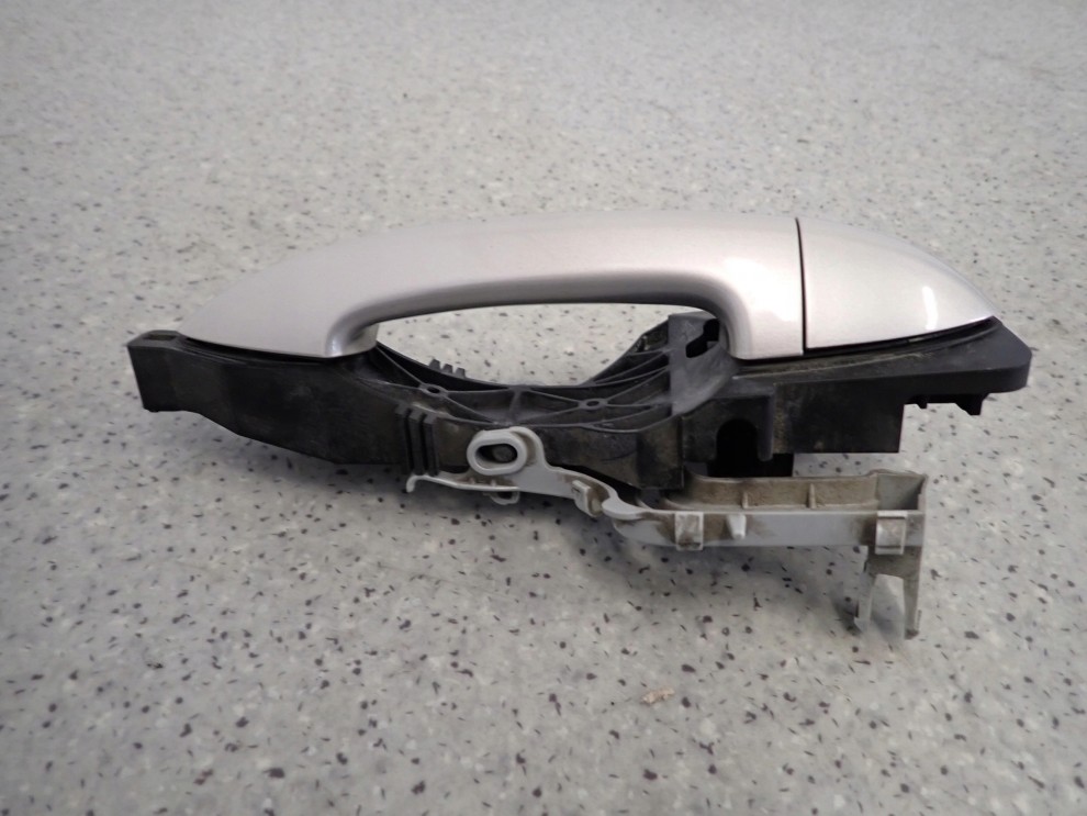 KIA VENGA 09- KLAMKA DRZWI PRZEDNICH PRAWYCH 3/4