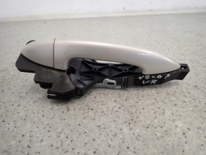 KIA VENGA 09- KLAMKA DRZWI PRZEDNICH PRAWYCH 2/4 MINIATURA