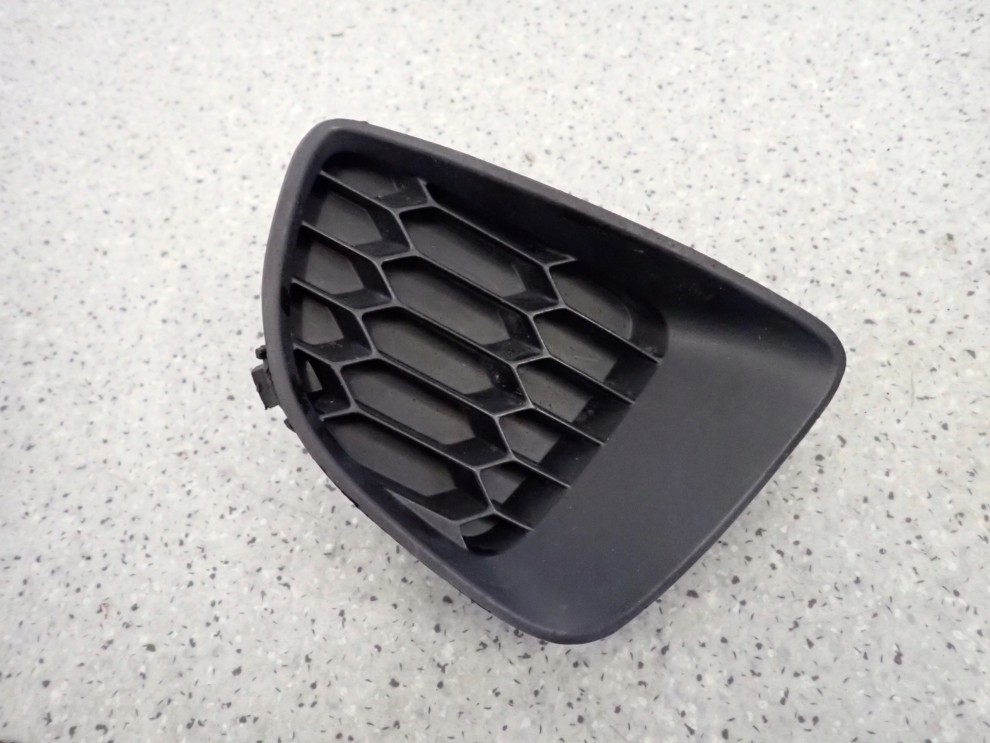 MAZDA2 MAZDA 2 08- DE ZAŚLEPKA HALOGENU RAMKA LEWA 2/4