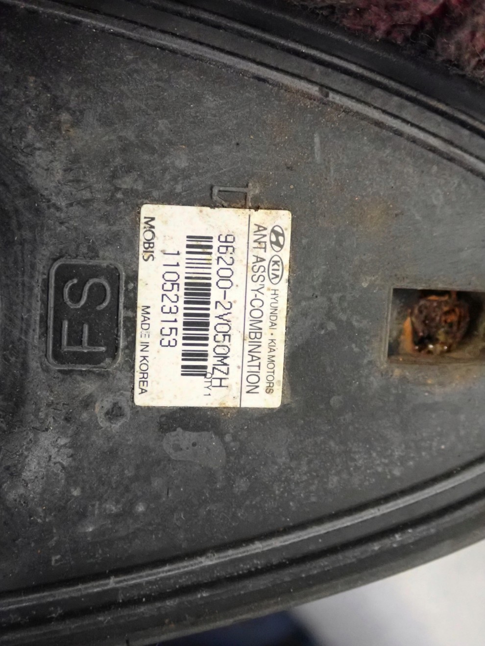 HYUNDAI VELOSTER I 11-18 ANTENA DACHOWA REKIN MZH 6/6