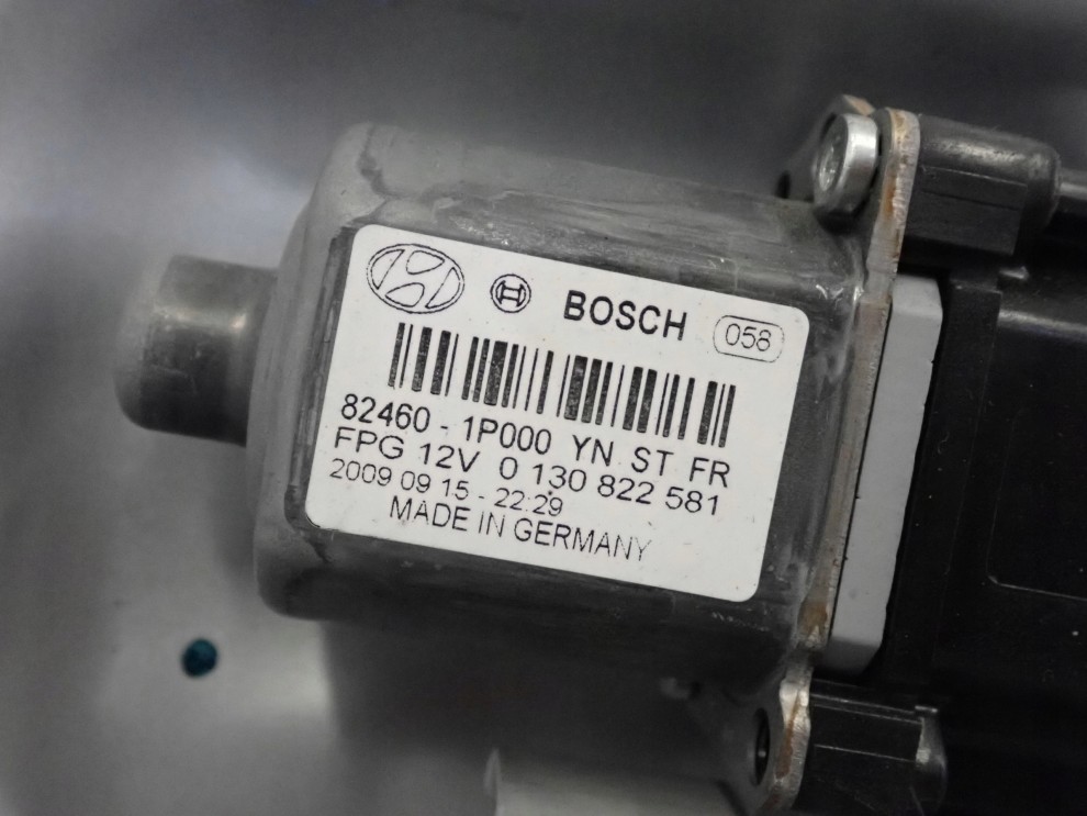 KIA VENGA 09- PODNOŚNIK SZYBY PRZEDNI PRAWY 2/4