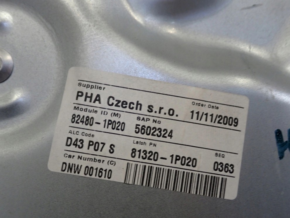 KIA VENGA 09- PODNOŚNIK SZYBY PRZEDNI PRAWY 3/4