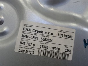 KIA VENGA 09- PODNOŚNIK SZYBY PRZEDNI PRAWY 3/4 MINIATURA