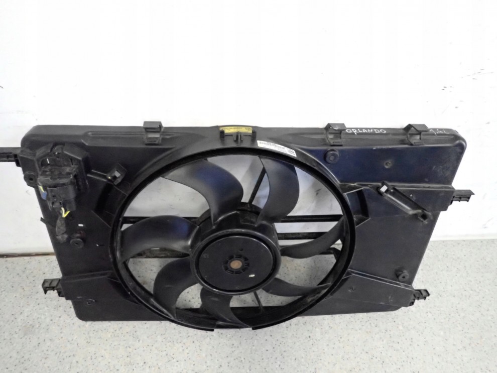 CHEVROLET ORLANDO 1.4i 10- WENTYLATOR CHŁODNICY 7/8