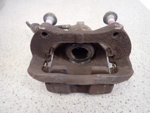 CHEVROLET ORLANDO 1.4i 10- ZACISK HAMULCOWY PRZEDNI LEWY 4/4 MINIATURA