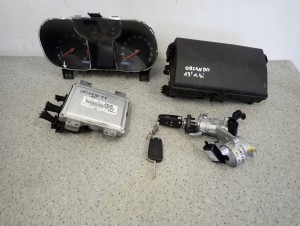 CHEVROLET ORLANDO 1.4I TURBO 10- ZESTAW STARTOWY KOMPUTER STACYJKA ZEGARY 2/14 MINIATURA