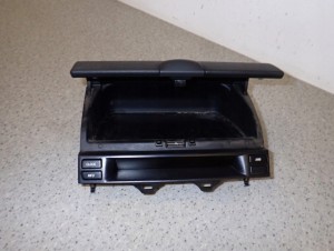 MAZDA6 MAZDA 6 06-07 SCHOWEK ŚRODKOWY Z ZEGARKIEM 1/6 MINIATURA