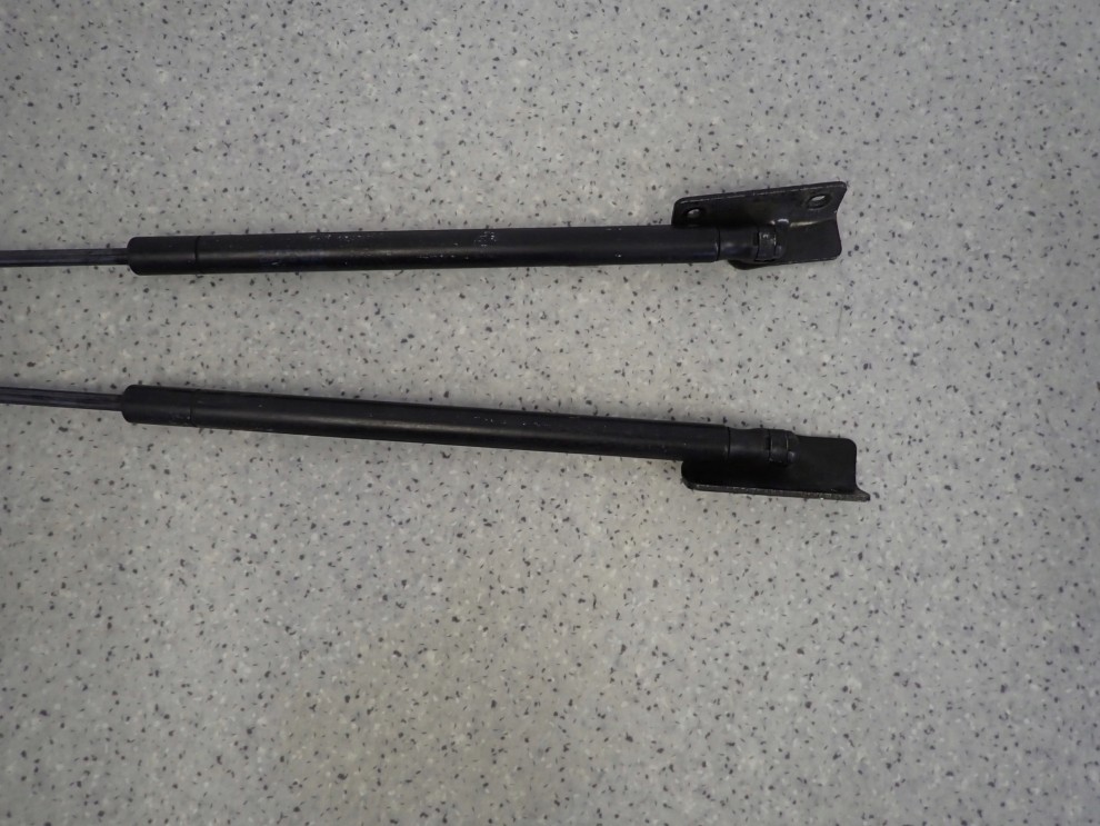 SUZUKI IGNIS 03-06 SIŁOWNIKI KLAPY TYLNEJ AMORKI 7/7