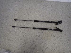 SUZUKI IGNIS 03-06 SIŁOWNIKI KLAPY TYLNEJ AMORKI 2/7 MINIATURA