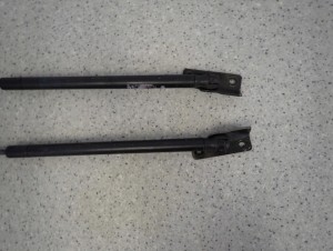 SUZUKI IGNIS 03-06 SIŁOWNIKI KLAPY TYLNEJ AMORKI 4/7 MINIATURA