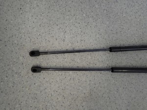 SUZUKI IGNIS 03-06 SIŁOWNIKI KLAPY TYLNEJ AMORKI 6/7 MINIATURA