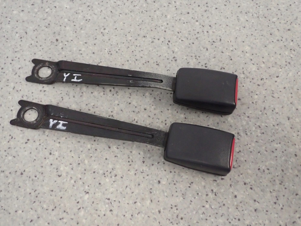 TOYOTA YARIS I 99-05 ZAPINKA PASA BEZPIECZEŃSTWA 1/5