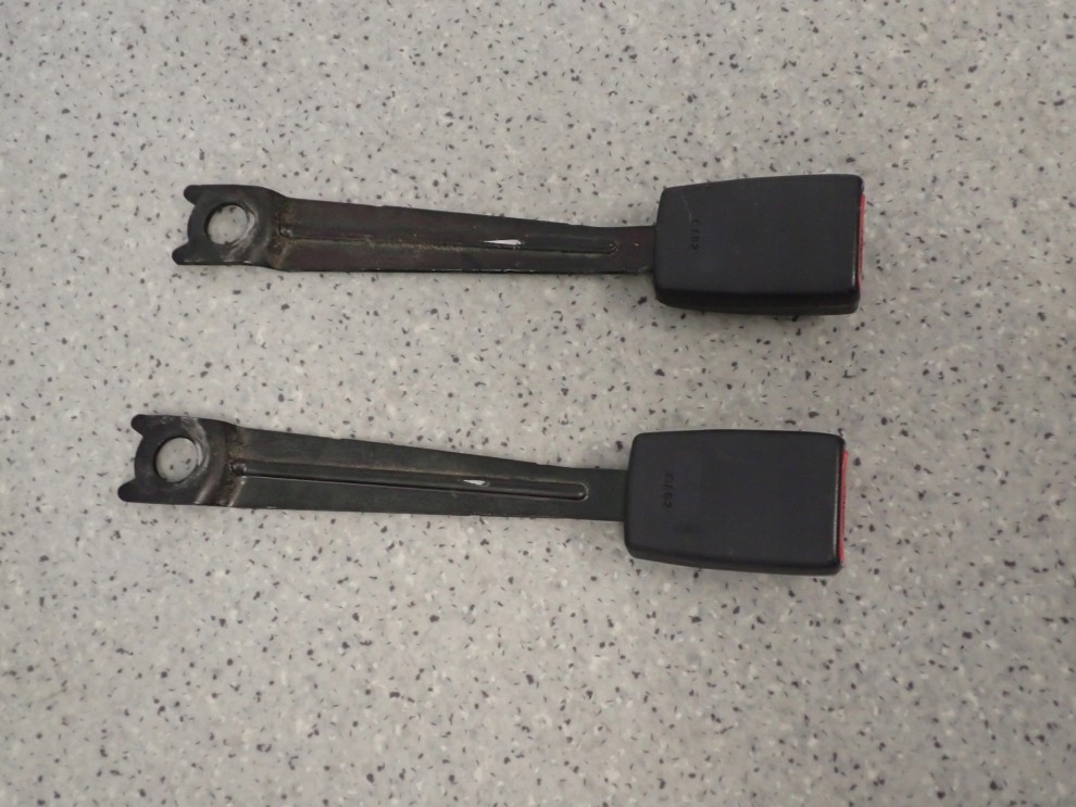 TOYOTA YARIS I 99-05 ZAPINKA PASA BEZPIECZEŃSTWA 2/5