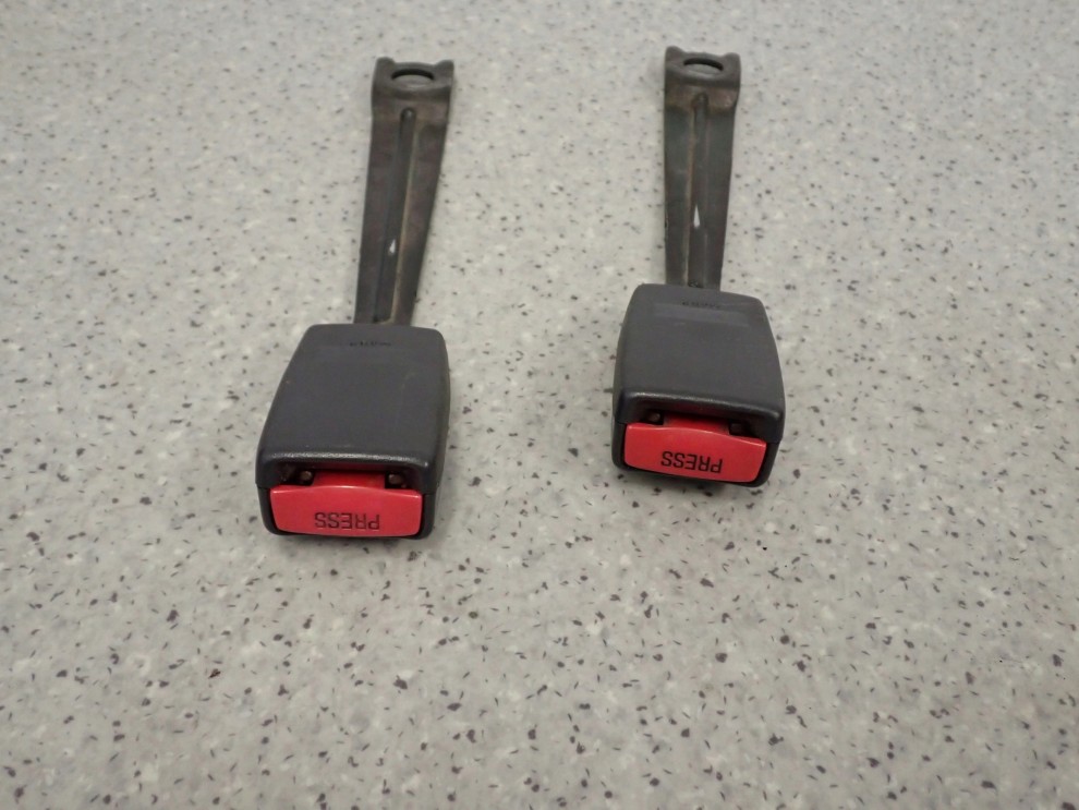 TOYOTA YARIS I 99-05 ZAPINKA PASA BEZPIECZEŃSTWA 3/5