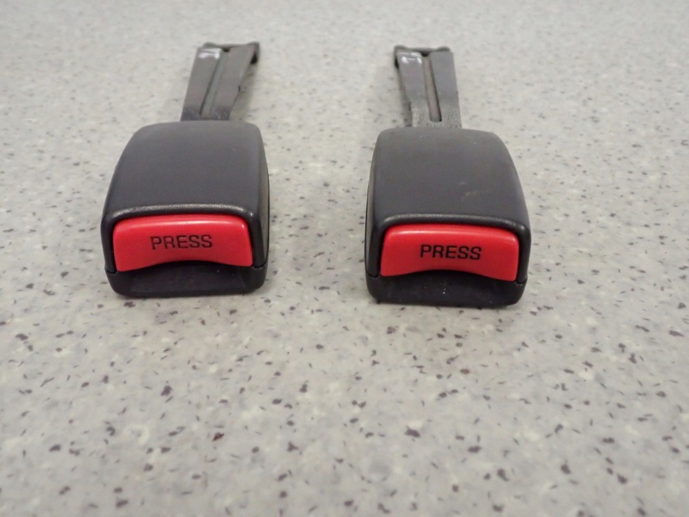 TOYOTA YARIS I 99-05 ZAPINKA PASA BEZPIECZEŃSTWA 4/5