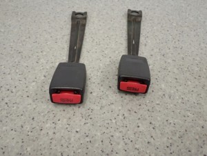 TOYOTA YARIS I 99-05 ZAPINKA PASA BEZPIECZEŃSTWA 3/5 MINIATURA