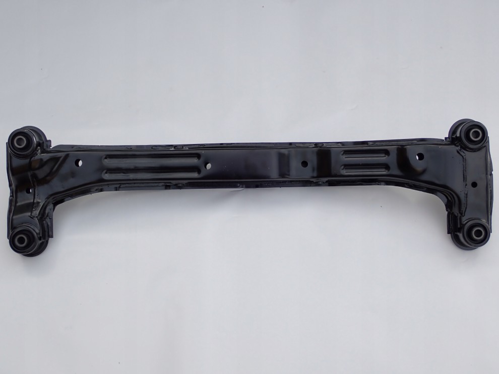 HYUNDAI TUCSON KIA SPORTAGE 04-10 2WD BELKA ZAWIESZENIA TYŁ 1/2