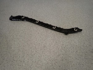 TOYOTA AURIS II 13-18 KOMBI ŚLIZG ZDERZAKA TYLNY PRAWY 10/10 MINIATURA