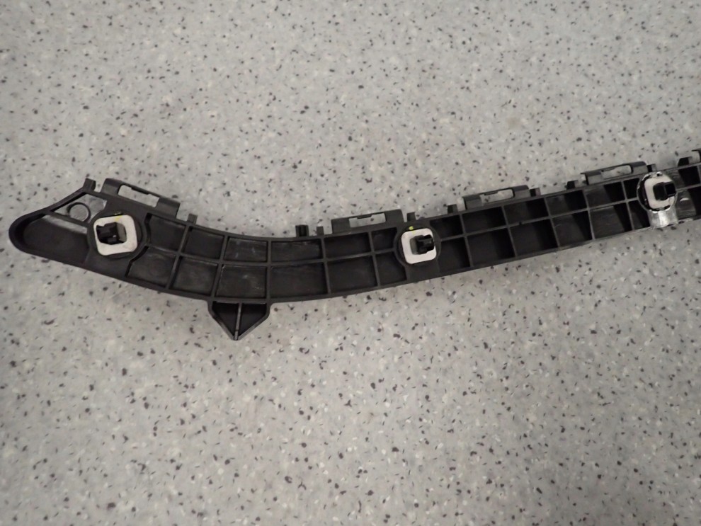 TOYOTA AURIS II 13-18 KOMBI ŚLIZG ZDERZAKA TYLNY LEWY 7/8