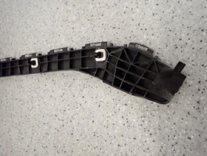 TOYOTA AURIS II 13-18 KOMBI ŚLIZG ZDERZAKA TYLNY LEWY 6/8 MINIATURA