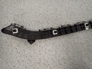 TOYOTA AURIS II 13-18 KOMBI ŚLIZG ZDERZAKA TYLNY LEWY 7/8 MINIATURA