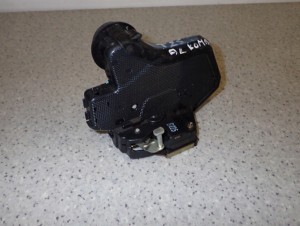 TOYOTA AVENSIS T25 03- ZAMEK DRZWI TYLNY LEWY