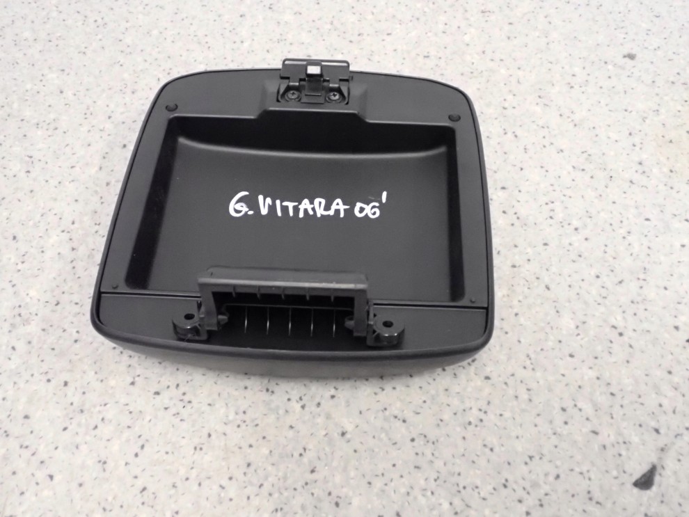 SUZUKI GRAND VITARA II 05- PODŁOKIETNIK POKRYWKA SCHOWKA 6/7